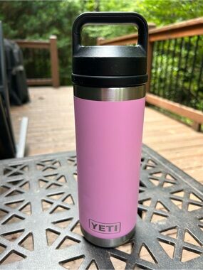 YETI RAMBLER 18OZ BOTTLE WITH CHUG CAP Pink